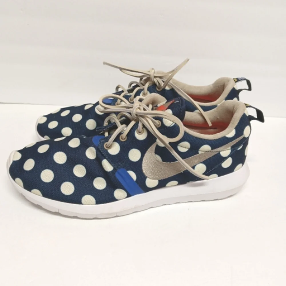 RARE NIKE RosheRun Men's 2014 World Cup Sneaker NYC Edition